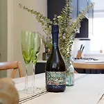 The Bishy By Chateau Anna, York City Centre & Free Parking