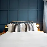 The Bishy By Chateau Anna, York City Centre & Free Parking
