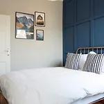 The Bishy By Chateau Anna, York City Centre & Free Parking